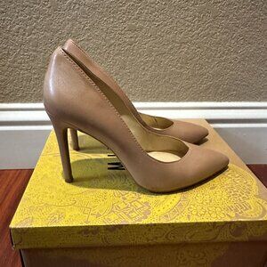 Nude tan heels size 6